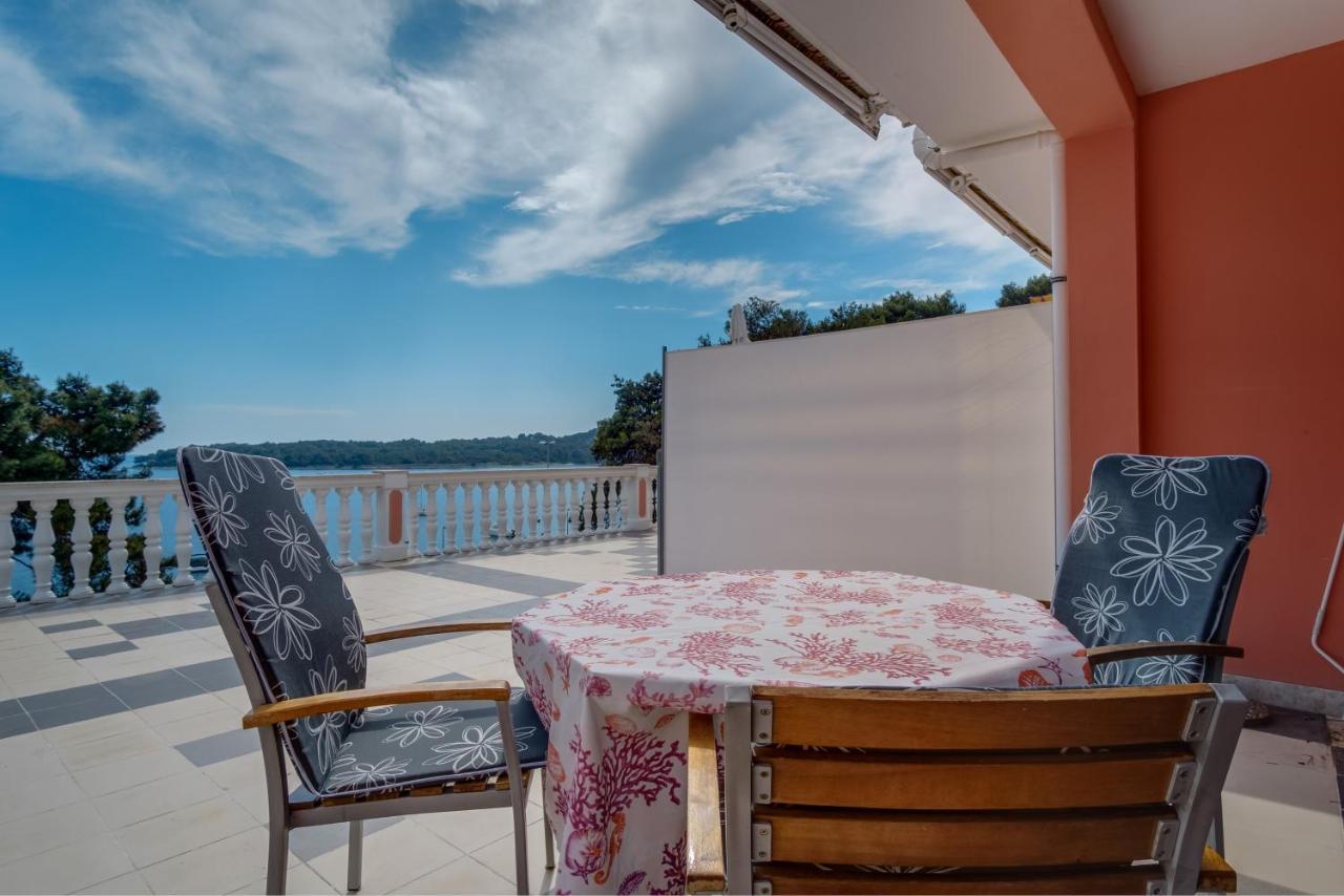 Apartments Villa Julija มาลีโลชินจ์ ภายนอก รูปภาพ