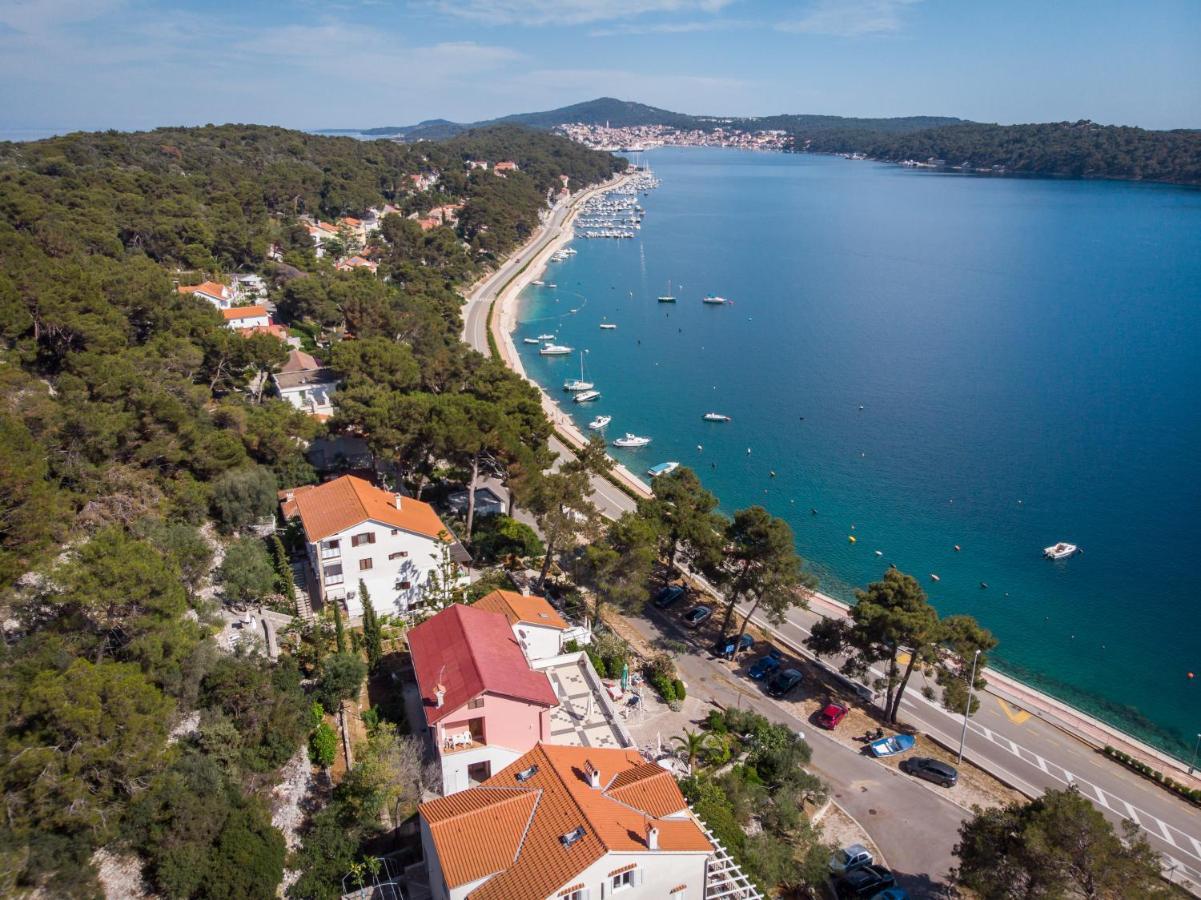 Apartments Villa Julija มาลีโลชินจ์ ภายนอก รูปภาพ