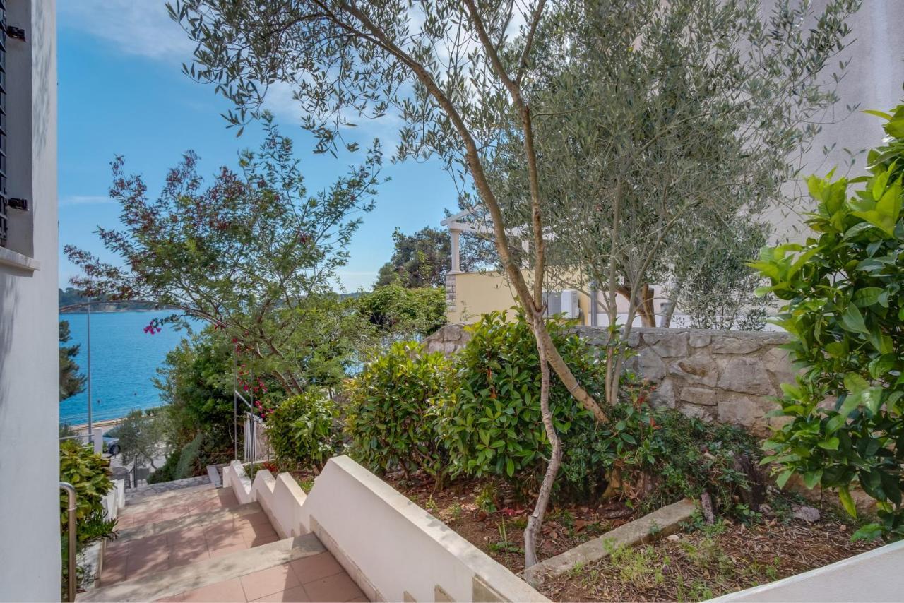 Apartments Villa Julija มาลีโลชินจ์ ภายนอก รูปภาพ