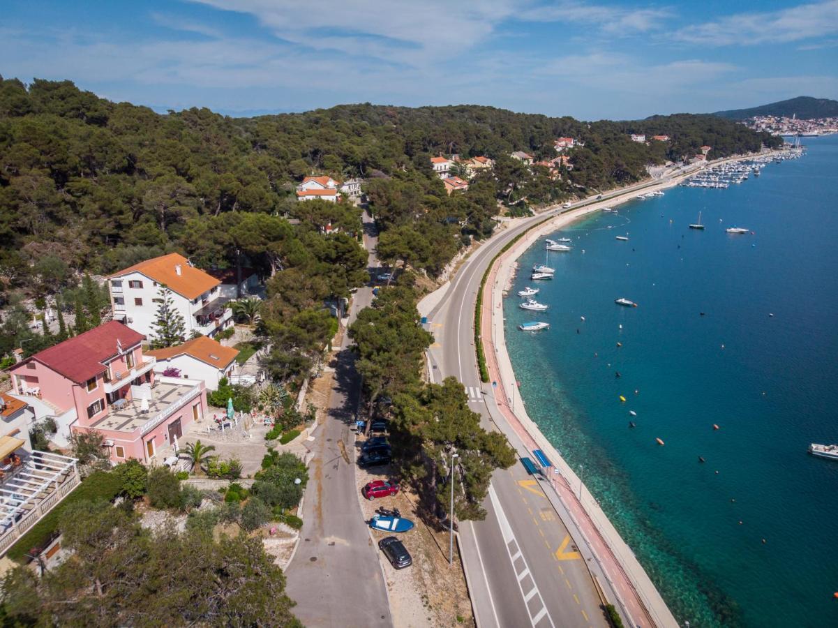 Apartments Villa Julija มาลีโลชินจ์ ภายนอก รูปภาพ