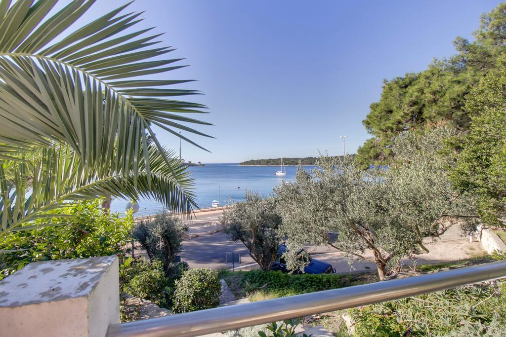 Apartments Villa Julija มาลีโลชินจ์ ภายนอก รูปภาพ