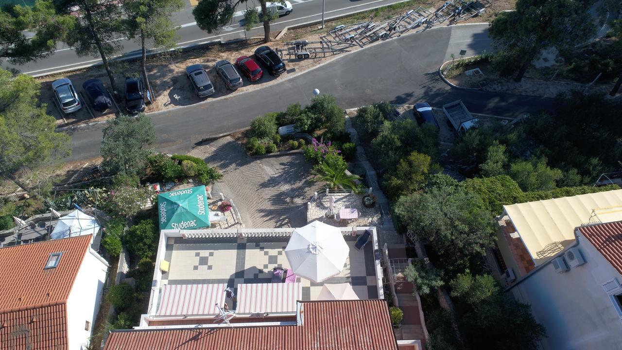 Apartments Villa Julija มาลีโลชินจ์ ภายนอก รูปภาพ